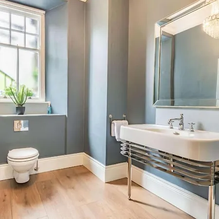 Luxury Edwardian With Lake Views 别墅 *