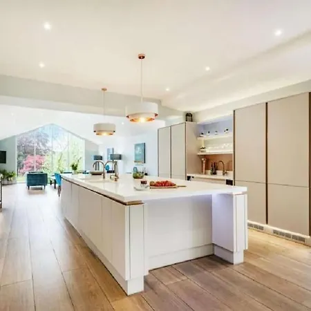 别墅 Luxury Edwardian With Lake Views 鲍内斯温德米尔