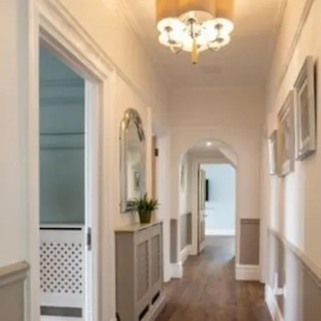 Luxury Edwardian With Lake Views *