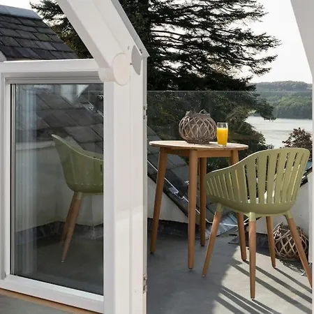 Luxury Edwardian With Lake Views *